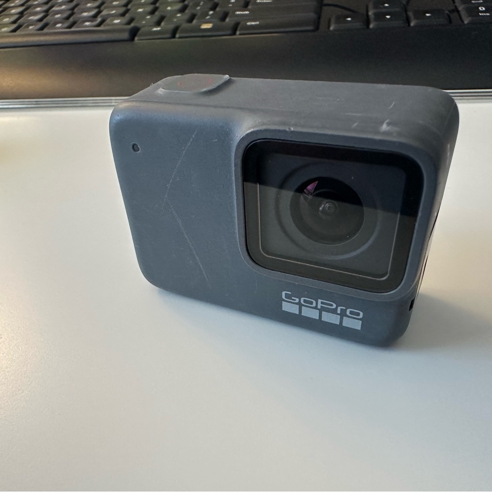 GoPro Silver 7 and accessory case - Picture 4 of 8
